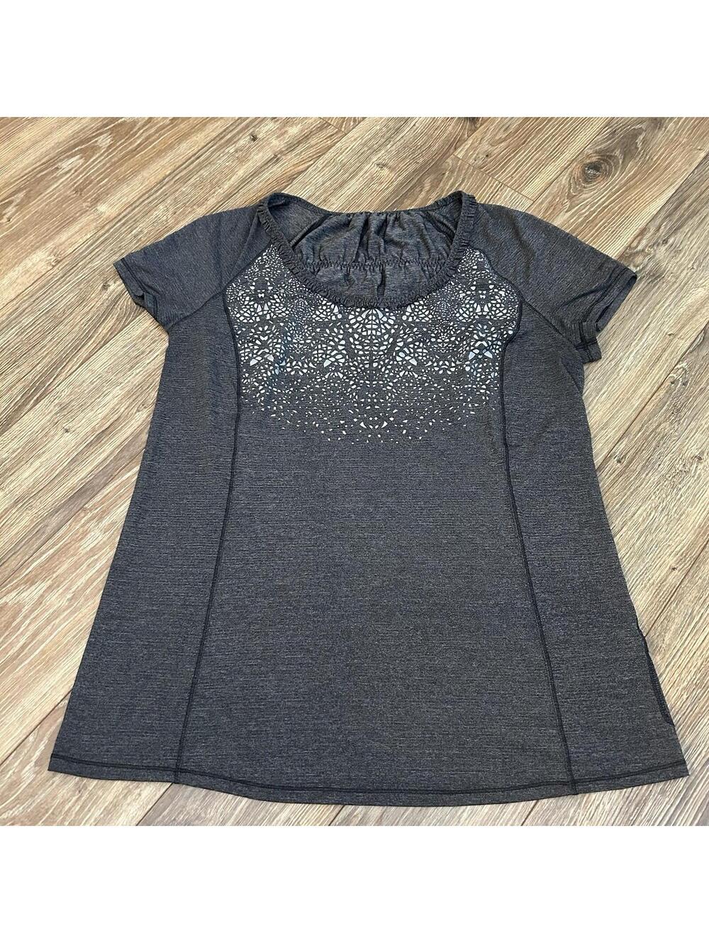 LULULEMON  Womens Gray RUN WILD SHORT SLEEVE TECH SHIRT Reflective Running 12